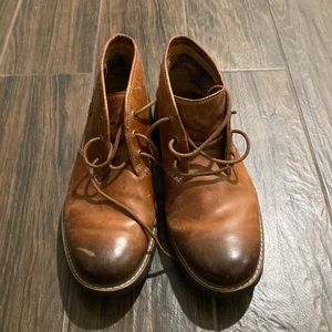 Clarks 1825 brown rubber sole lace up boots